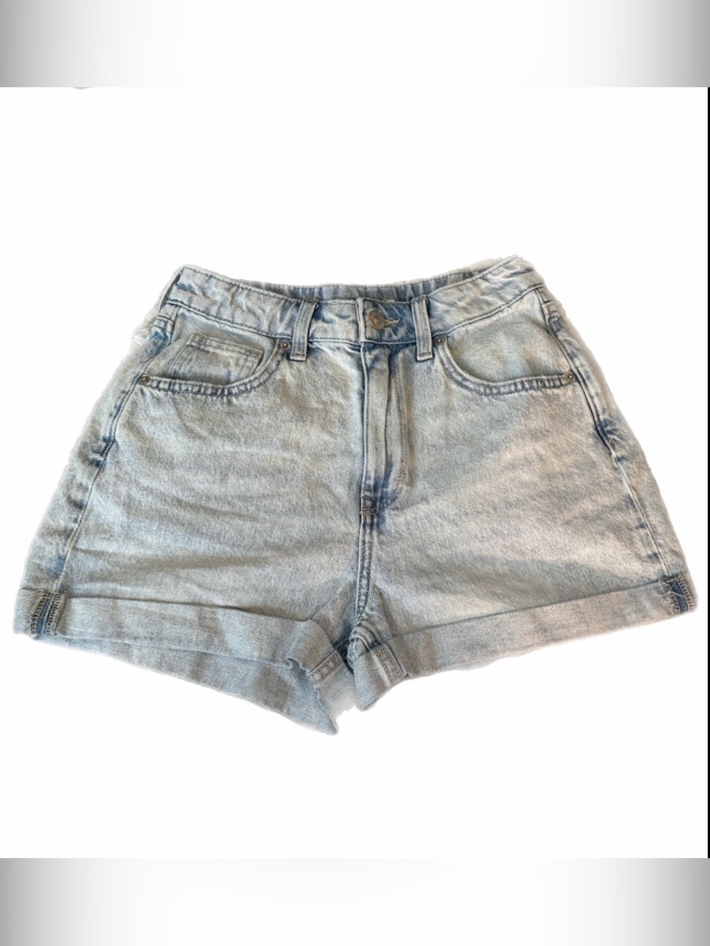🤍 H&M Divided Light Wash Denim Shorts – Size US 2 🤍